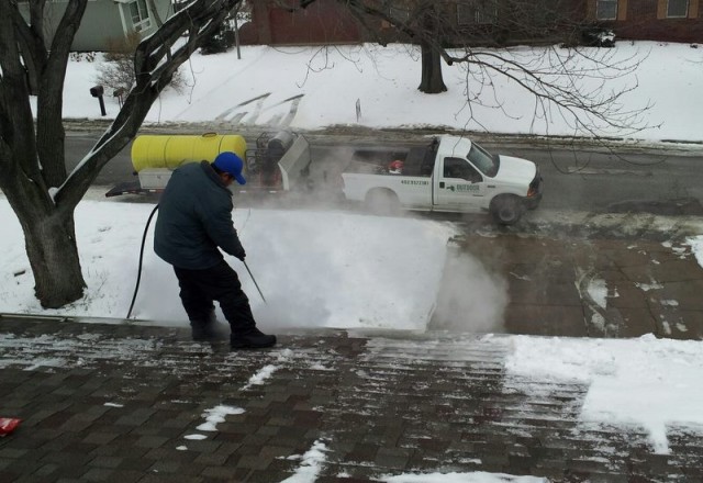 Roof Ice Dam Removal - Omaha Nebraska